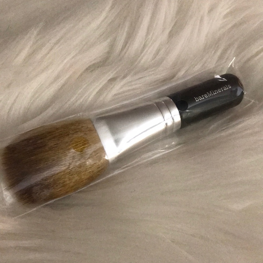 • BareMinerals Flawless Face Brush •